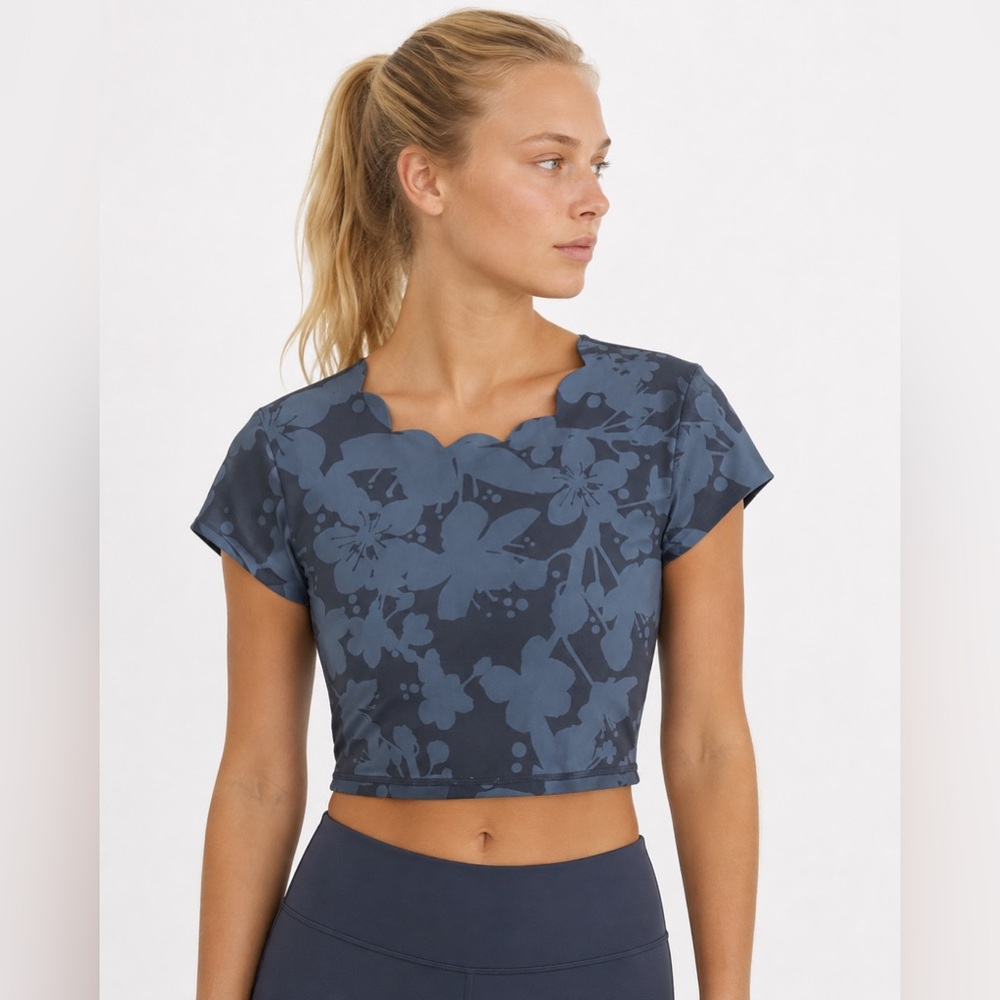 Aerie Offline Athletic Blue Floral Scalloped Neck Semi Crop Top Small